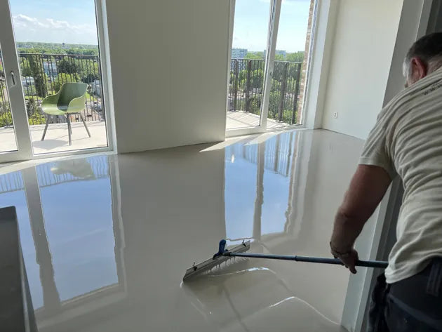 Een ondervloer voorbereiden in een lichte woning