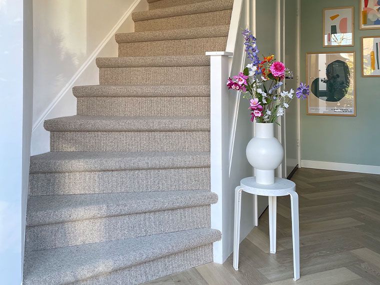 Je trap bekleden met tapijt