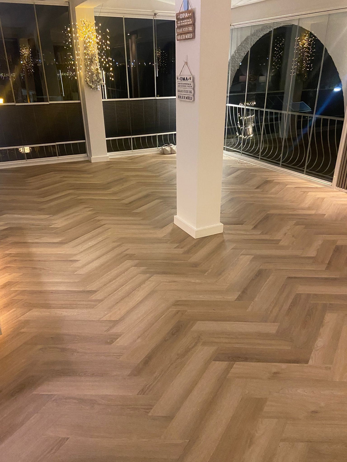 PVC vloer in Weense punt tijdens en na het leggen
