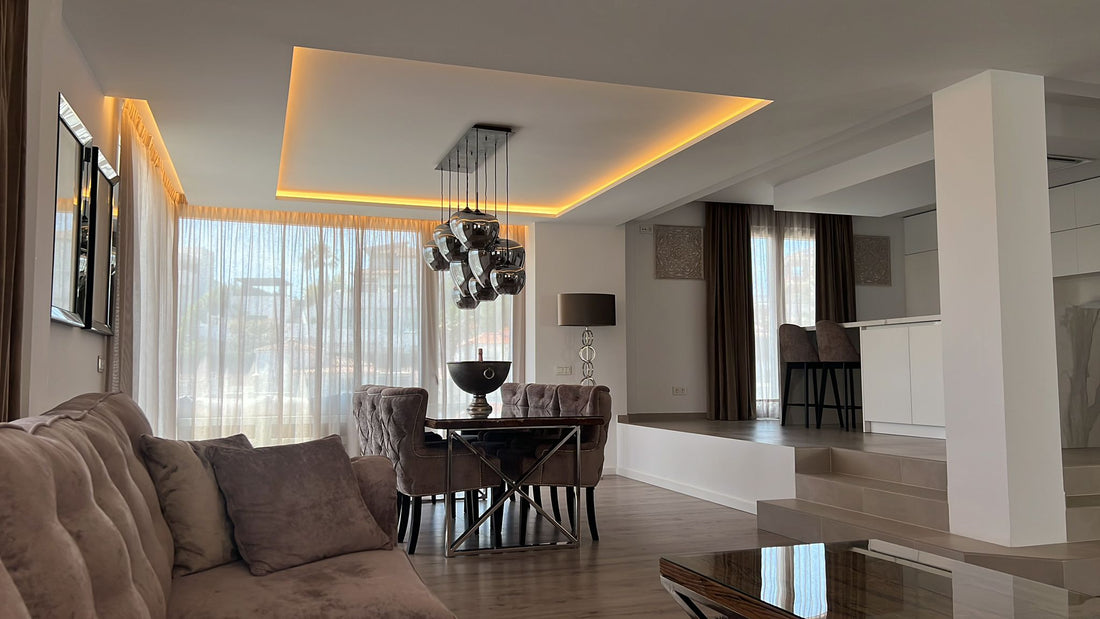 Gordijnstof en overgordijnen in het interieur