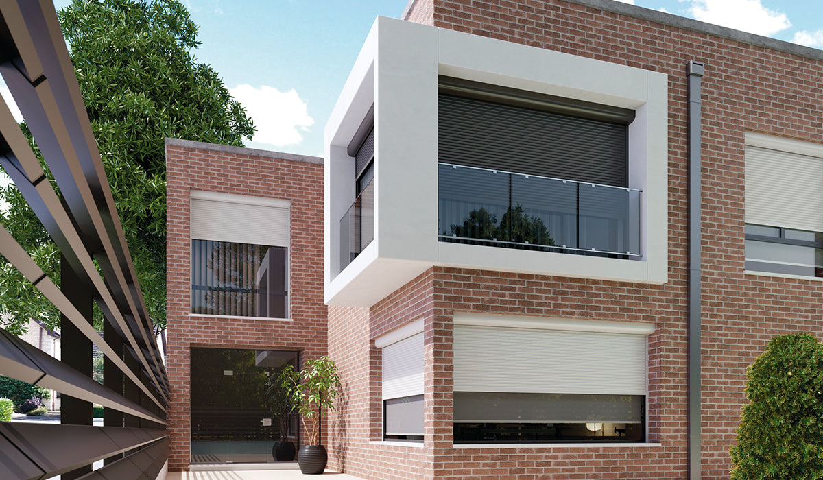 Rolluiken aan een woning en details van de plaatsing