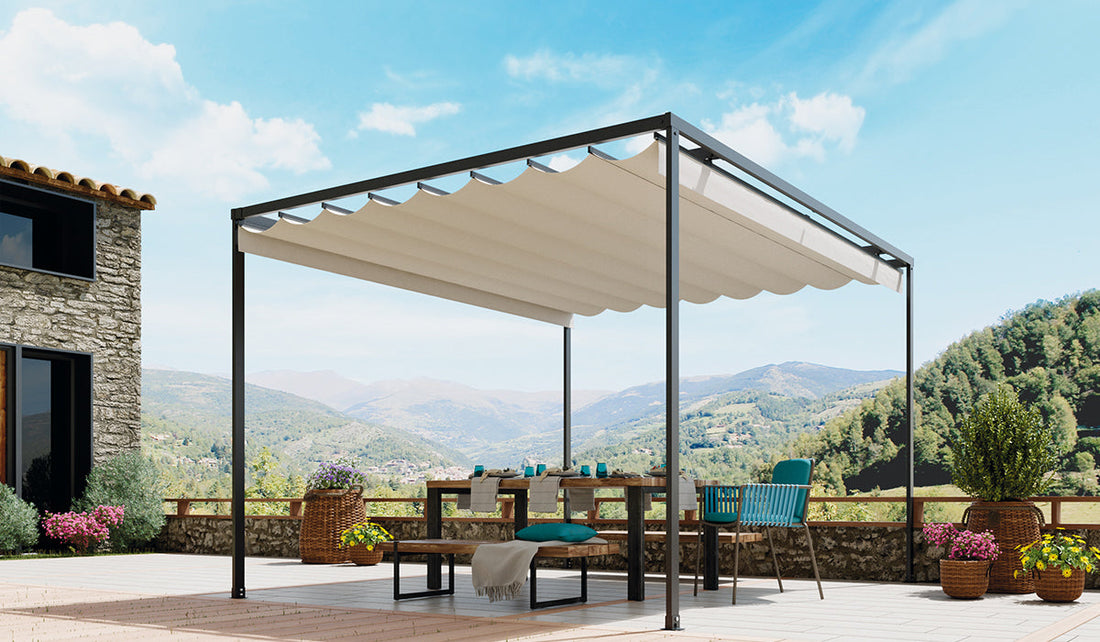 Pergola met doekdak op een terras