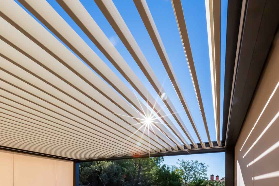 Saxun pergola met verstelbare lamellen en constructiedetails