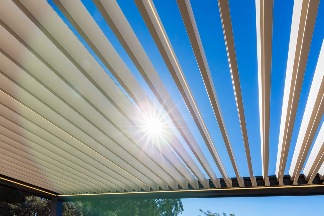 Saxun pergola met verstelbare lamellen en constructiedetails