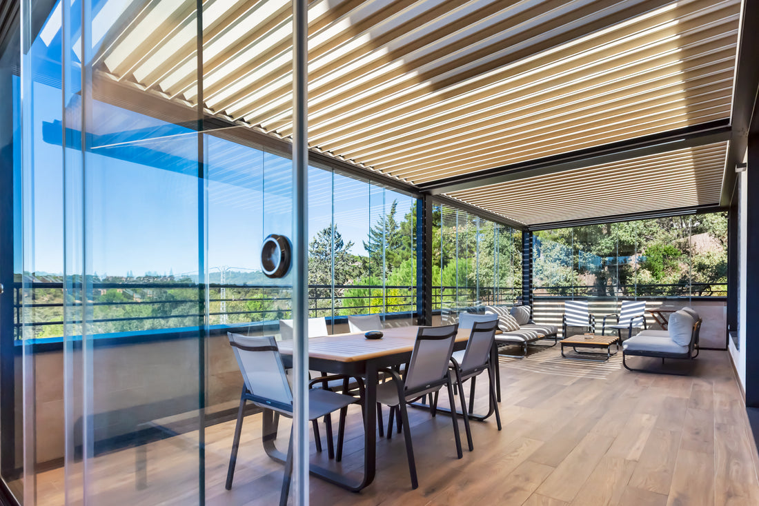 Saxun terrasbeglazing: glazen panelen, profielen en toepassingen