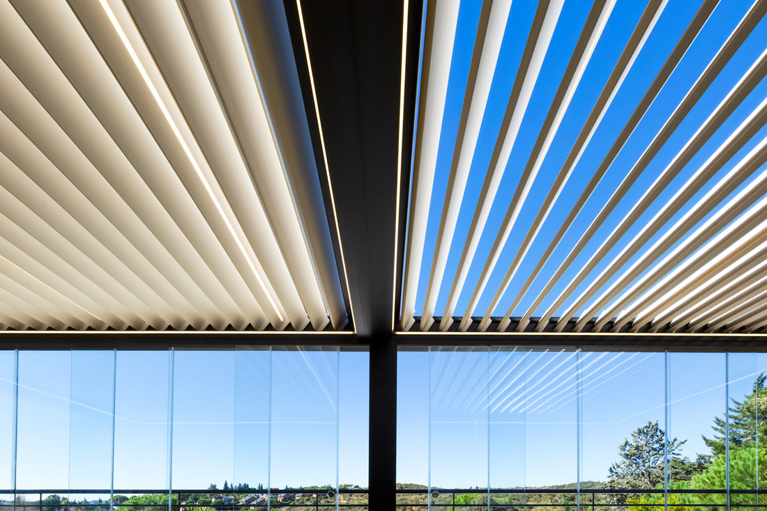 Saxun pergola met verstelbare lamellen en constructiedetails