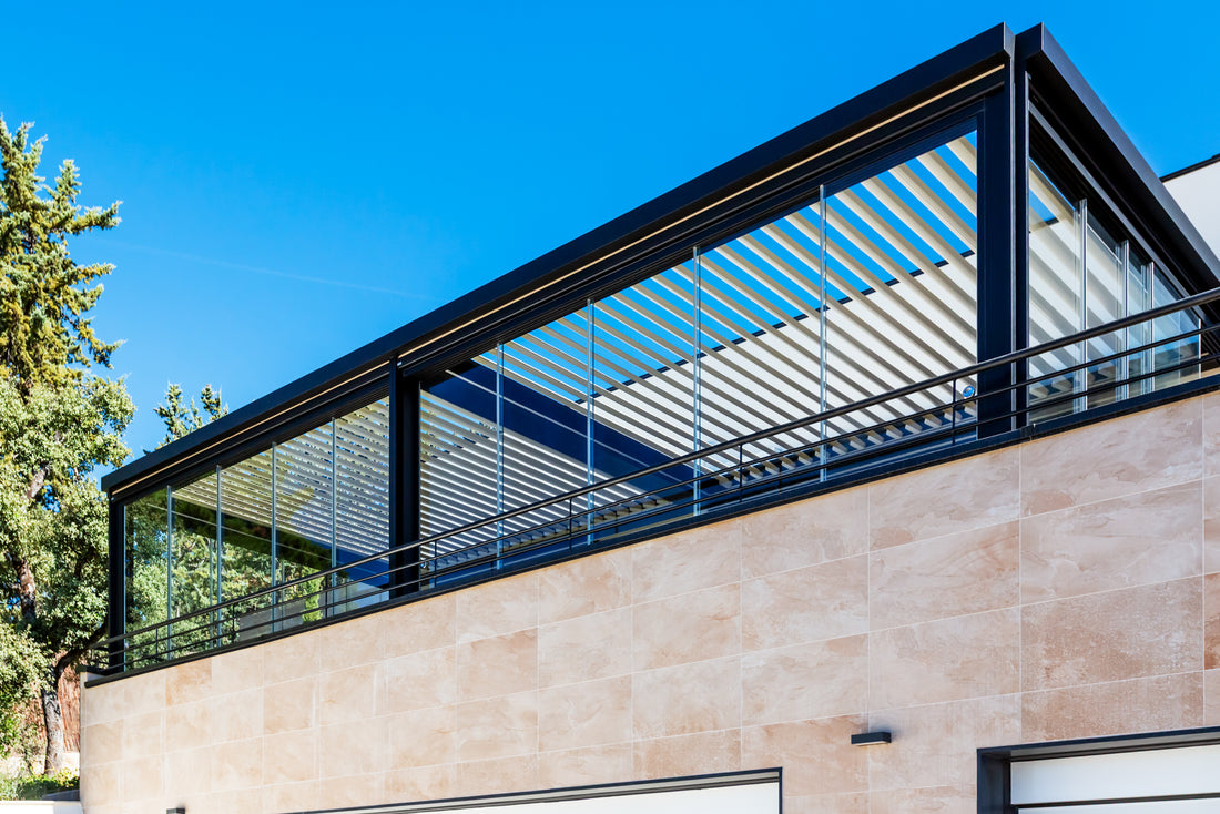 Saxun terrasbeglazing: glazen panelen, profielen en toepassingen