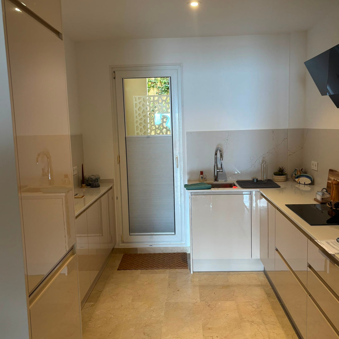 Geplooide raambekleding voor lichtinval en privacy