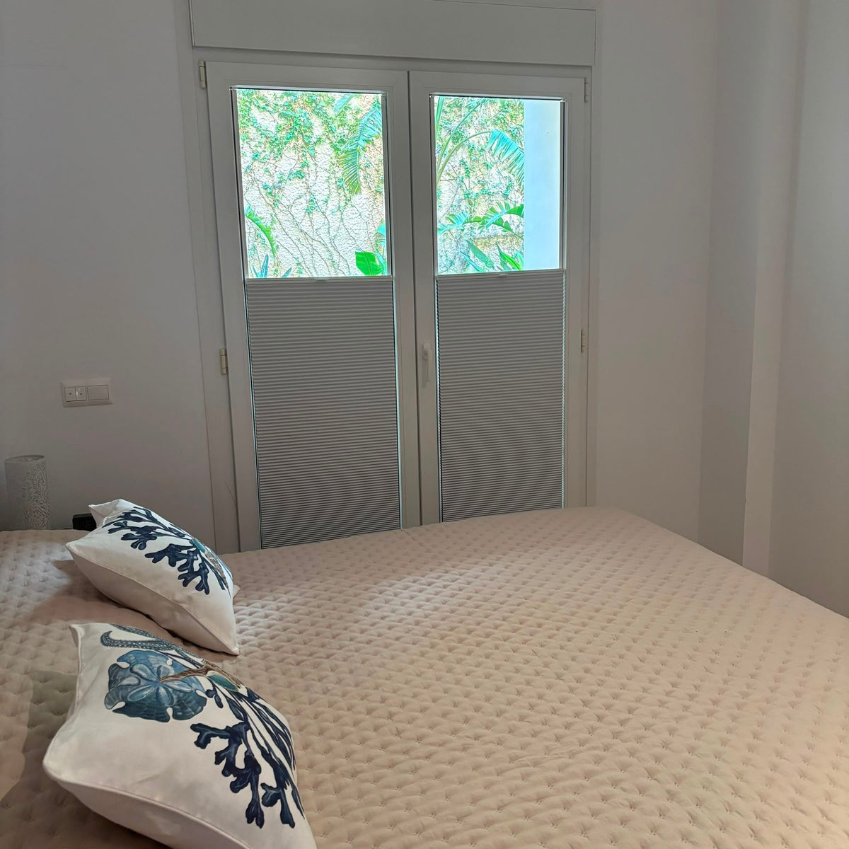 Geplooide raambekleding voor lichtinval en privacy