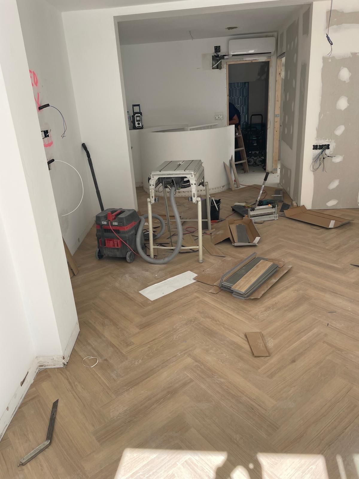 Kun je een vloer leggen zonder breekwerk in Spanje? Dit moet je weten