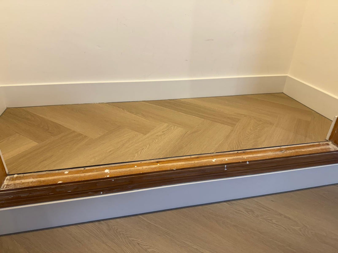 PVC visgraatvloer en details van de afwerking
