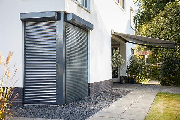 Rolluiken bij een moderne woning