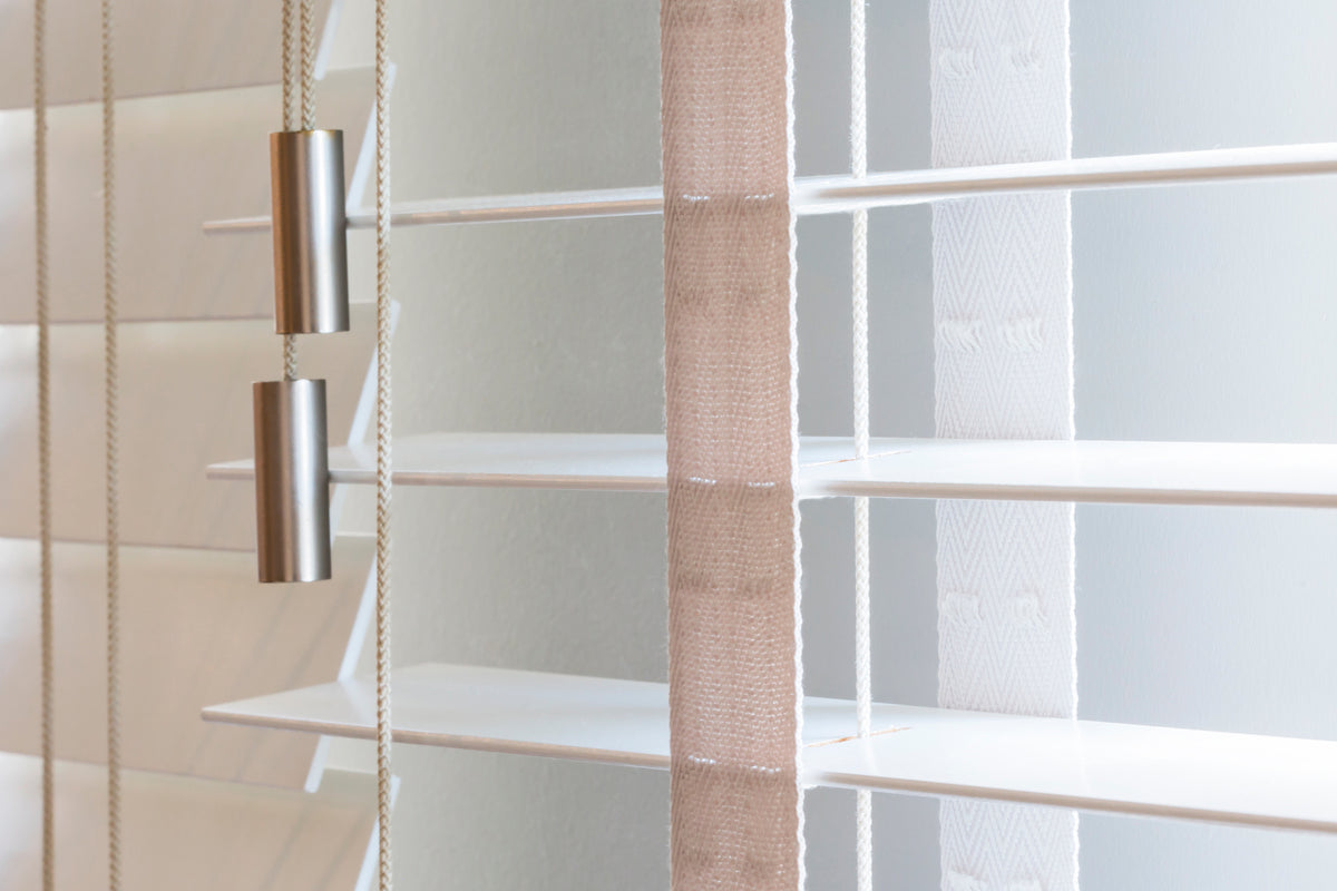 Horizontale jaloezieën in combinatie met het interieur