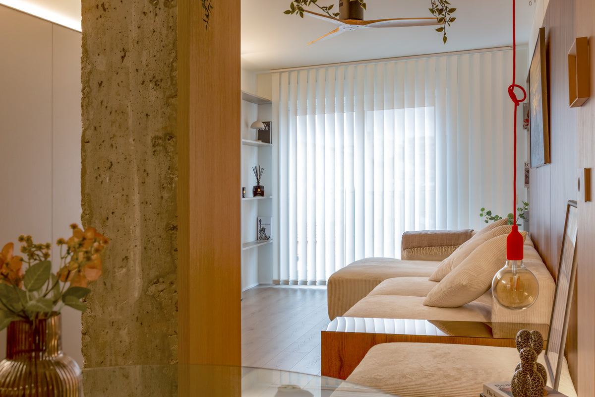 Verticale lamellen van Saxun voor lichtregeling en privacy
