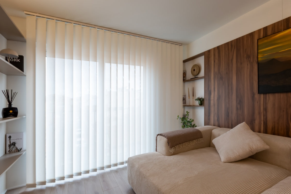 Verticale lamellen van Saxun voor lichtregeling en privacy