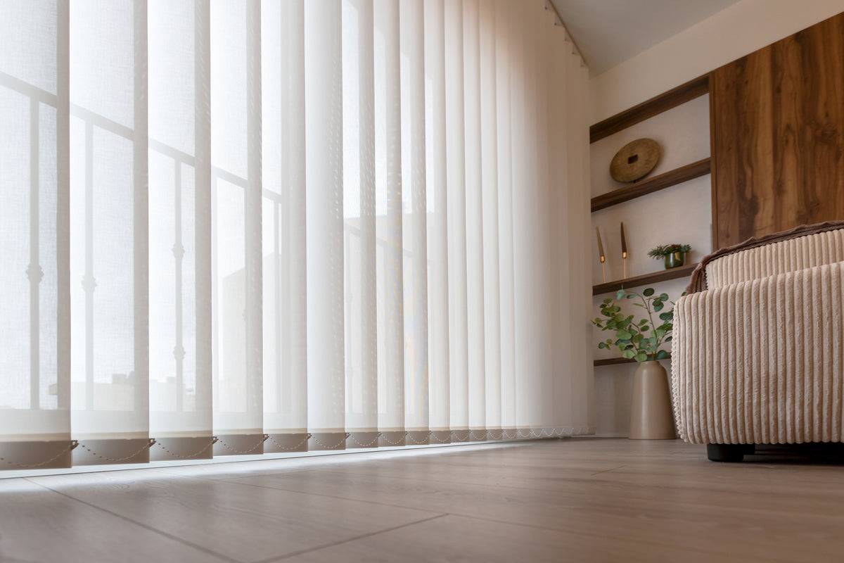 Verticale lamellen van Saxun voor lichtregeling en privacy