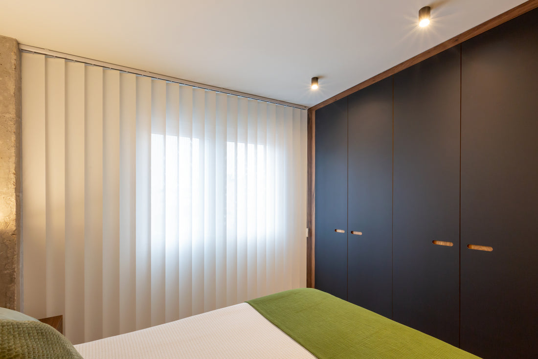 Verticale lamellen van Saxun voor lichtregeling en privacy