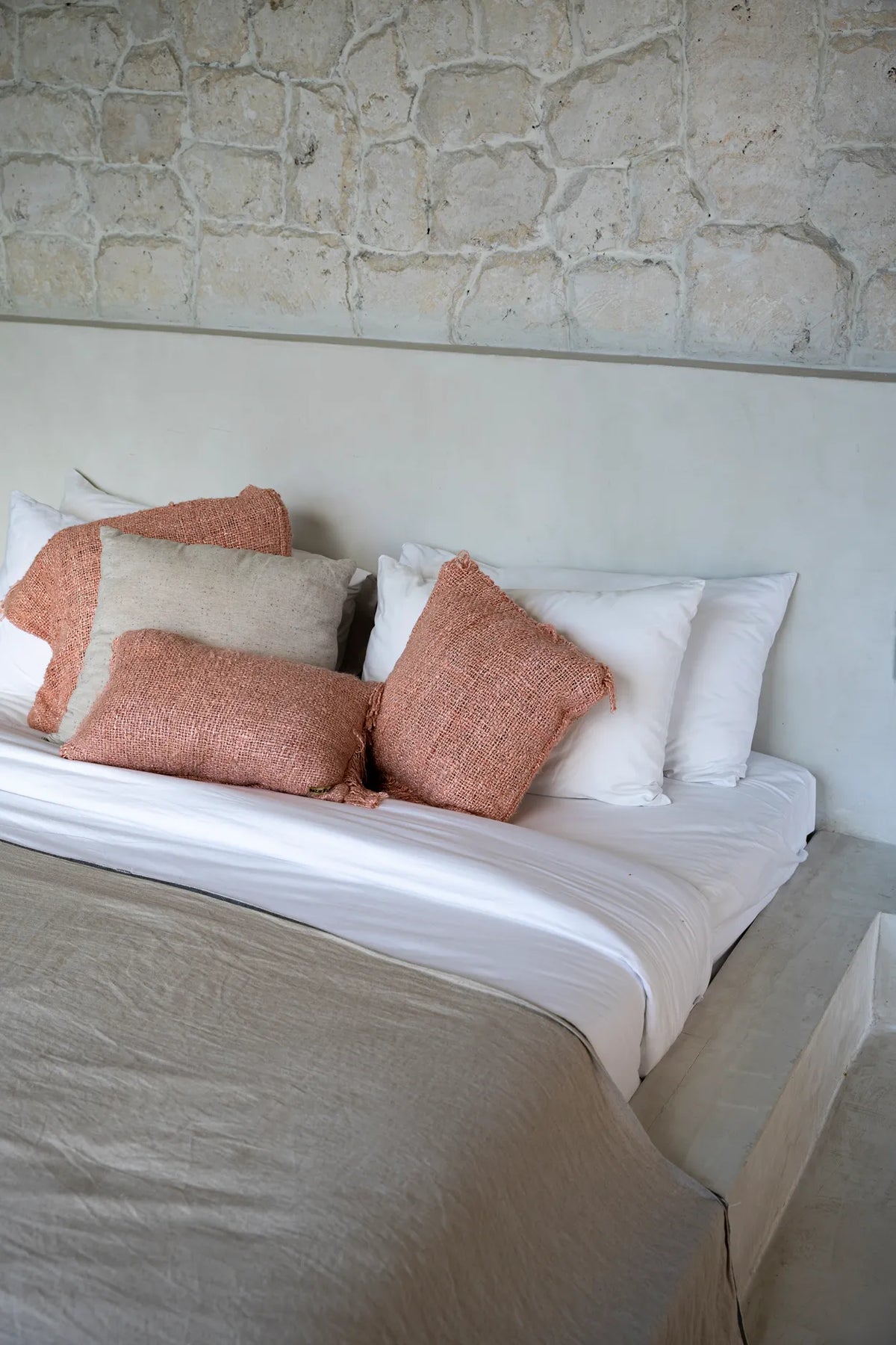 The Oh My Gee Kussenhoes - Zalmroze - 30x50 — Bazar Bizar, foto 4
