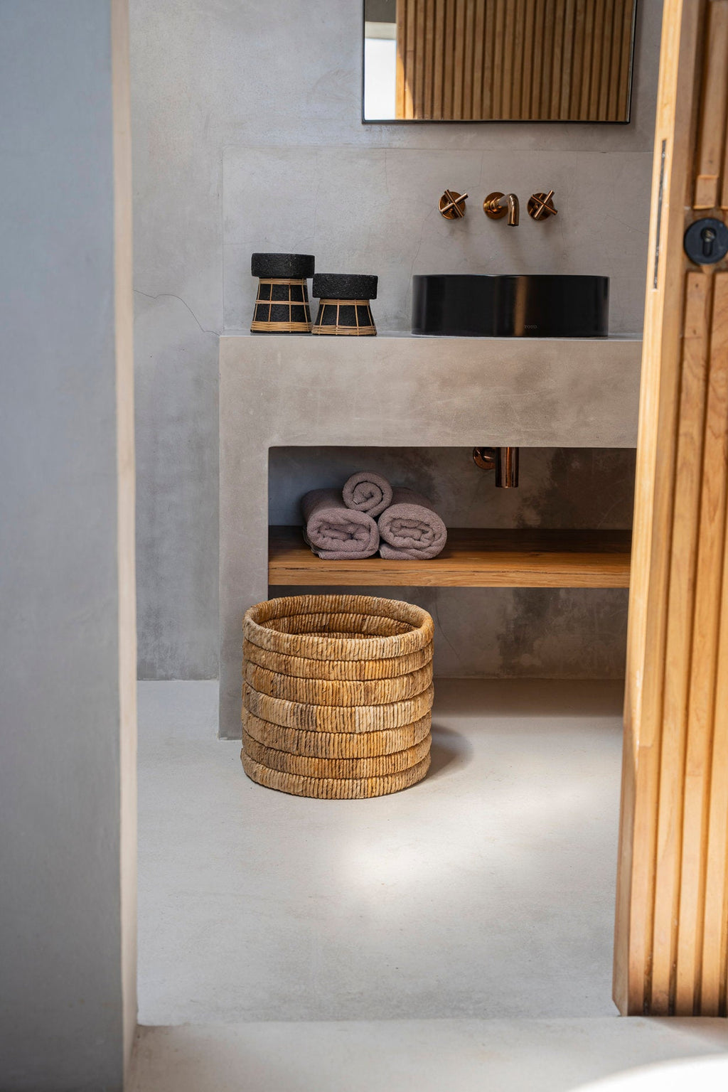 De Serene Kaarsenhouder - Zwart Naturel - M — Bazar Bizar, foto 4