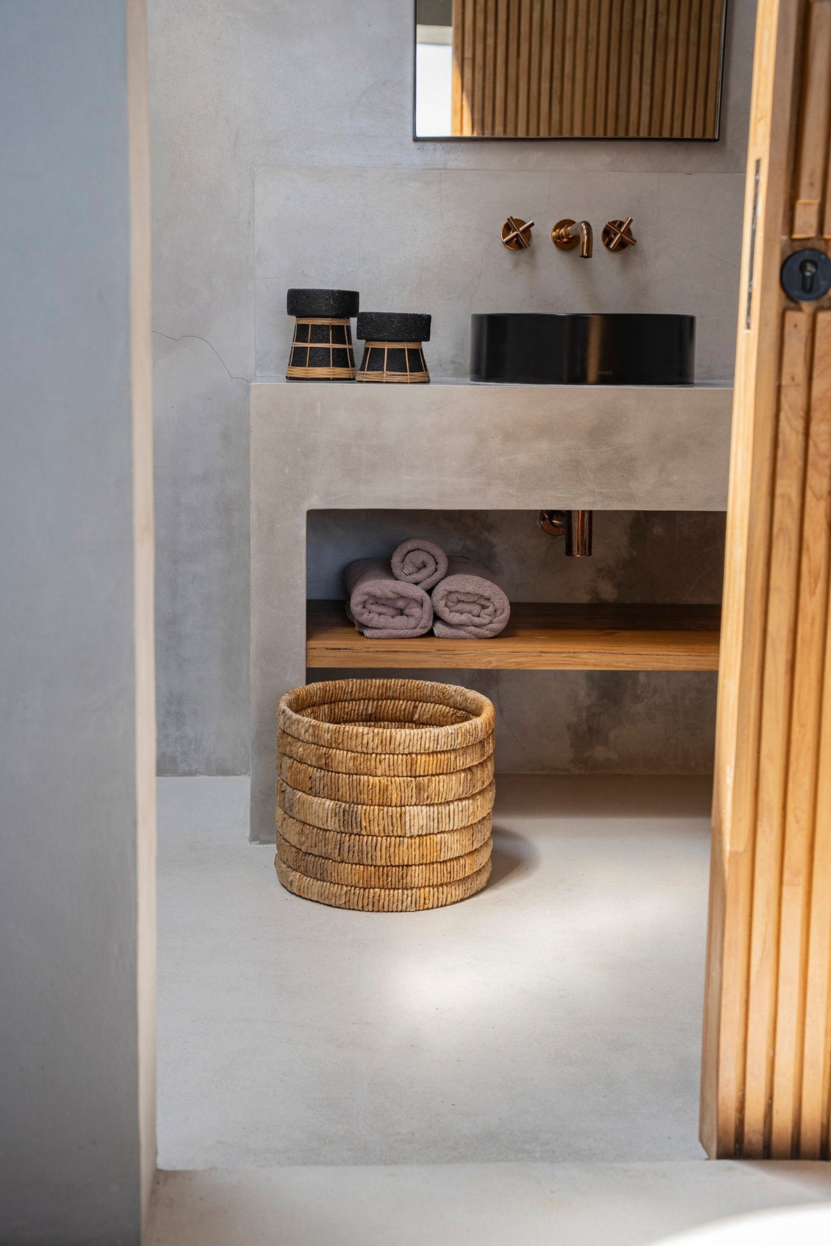 De Serene Kaarsenhouder - Zwart Naturel - M — Bazar Bizar, foto 4