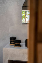 De Serene Kaarsenhouder - Zwart Naturel - M — Bazar Bizar, foto 3