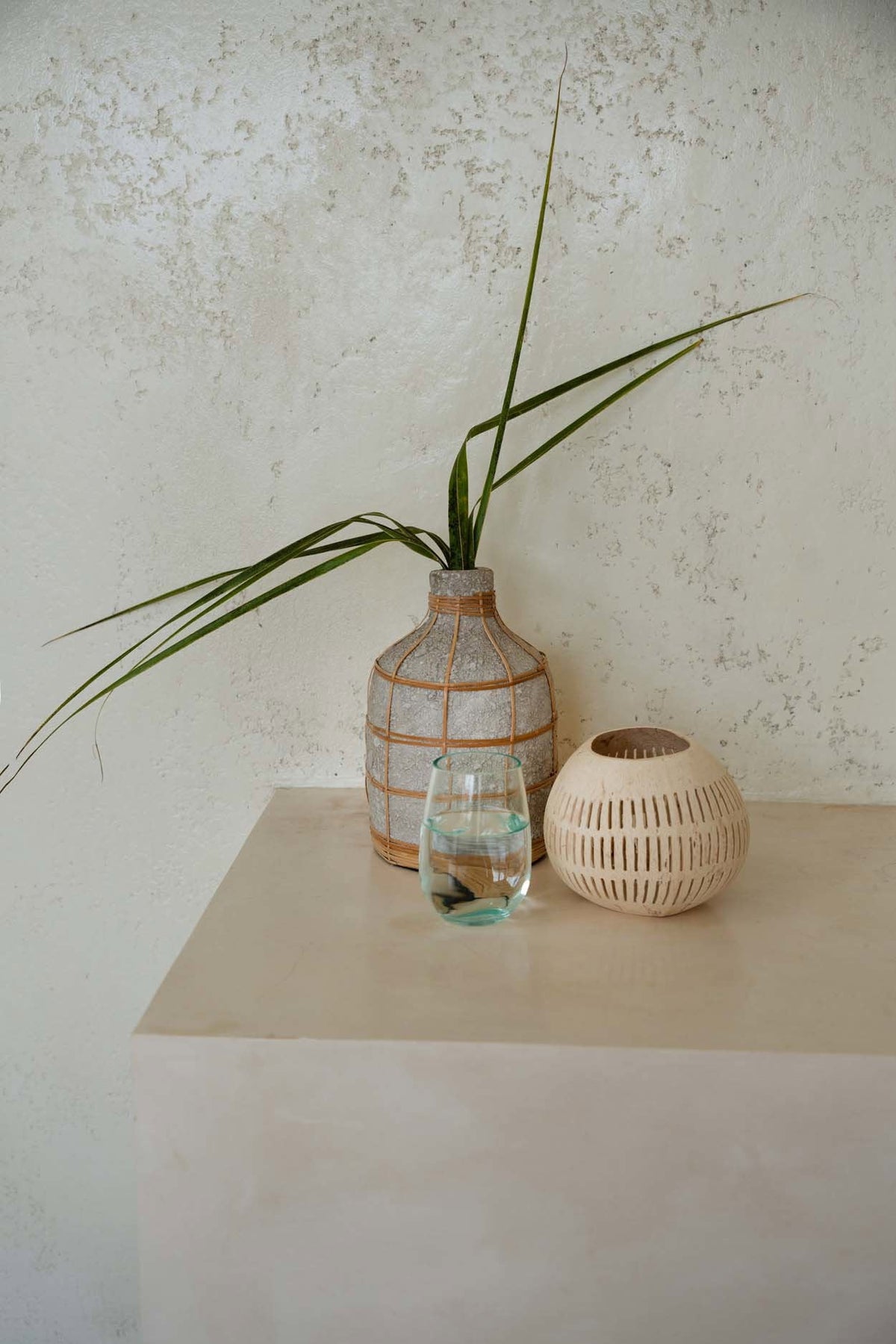De Whoopy Vaas - Beton Naturel - L — Bazar Bizar, foto 3