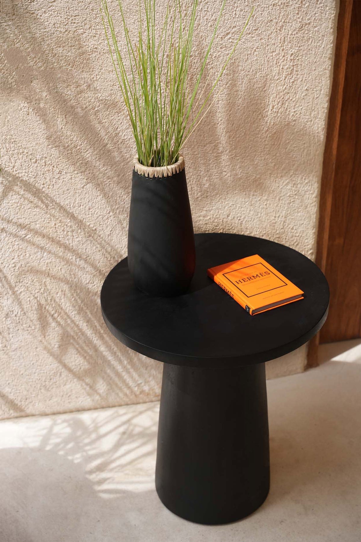 De Timber Conic Bijzettafel - Zwart - 50 — Bazar Bizar, foto 3