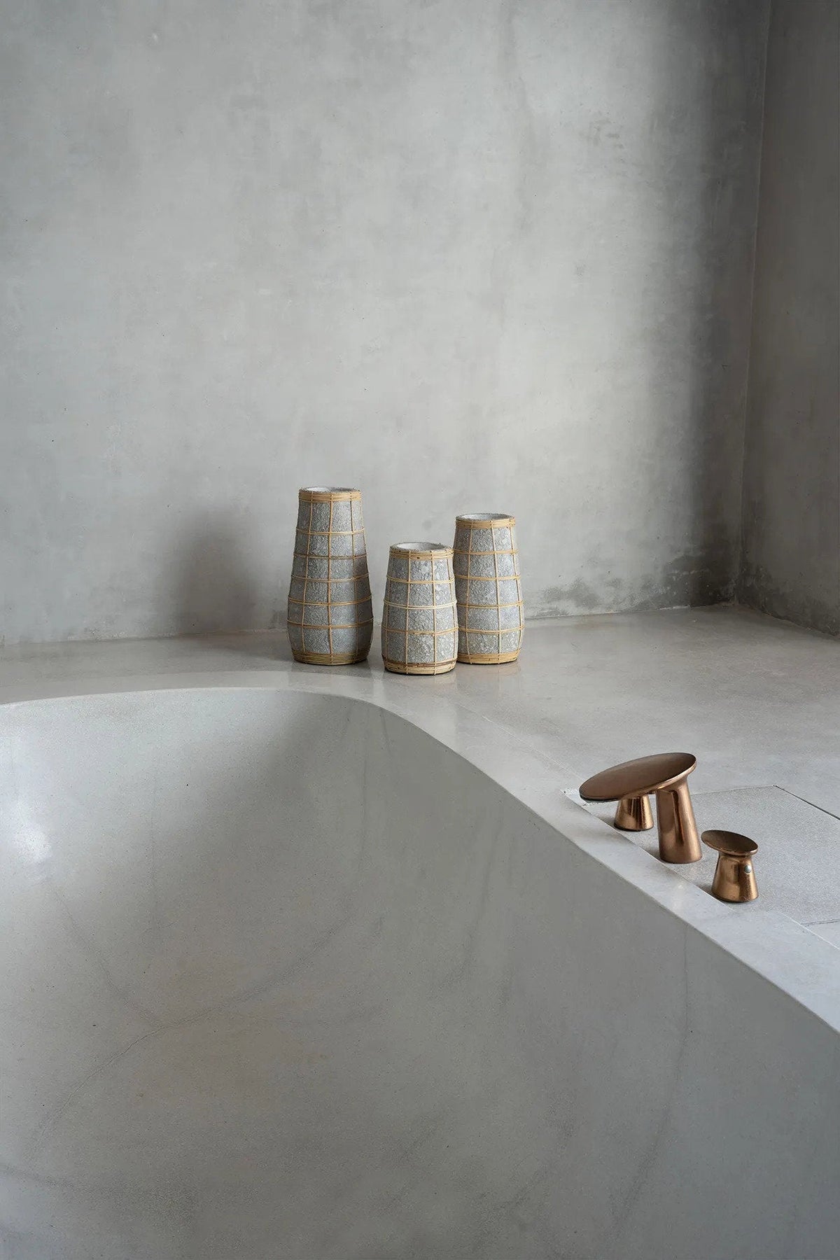 The Cutie Vase - Beton Naturel - M — Bazar Bizar, foto 4