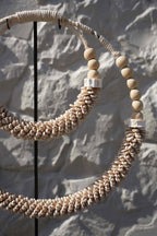 De dubbele schelpketting op standaard - naturel — Bazar Bizar, foto 3