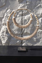 De dubbele schelpketting op standaard - naturel — Bazar Bizar, foto 2