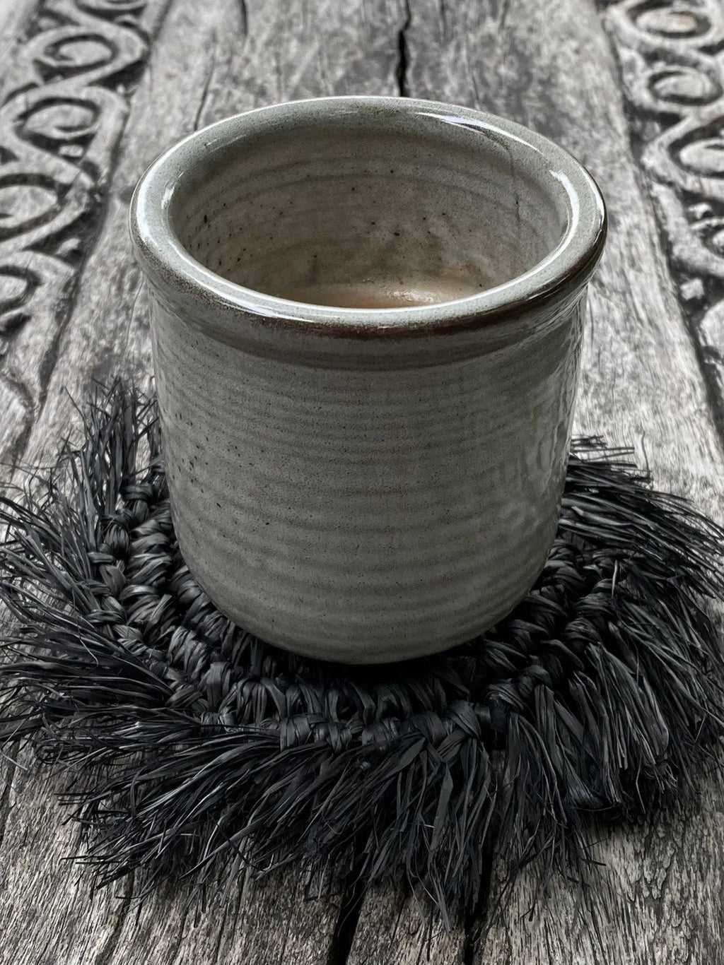 De Fringe Raffia Onderzetter - Zwart — Bazar Bizar, foto 8