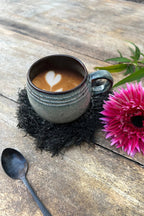 De Fringe Raffia Onderzetter - Zwart — Bazar Bizar, foto 4