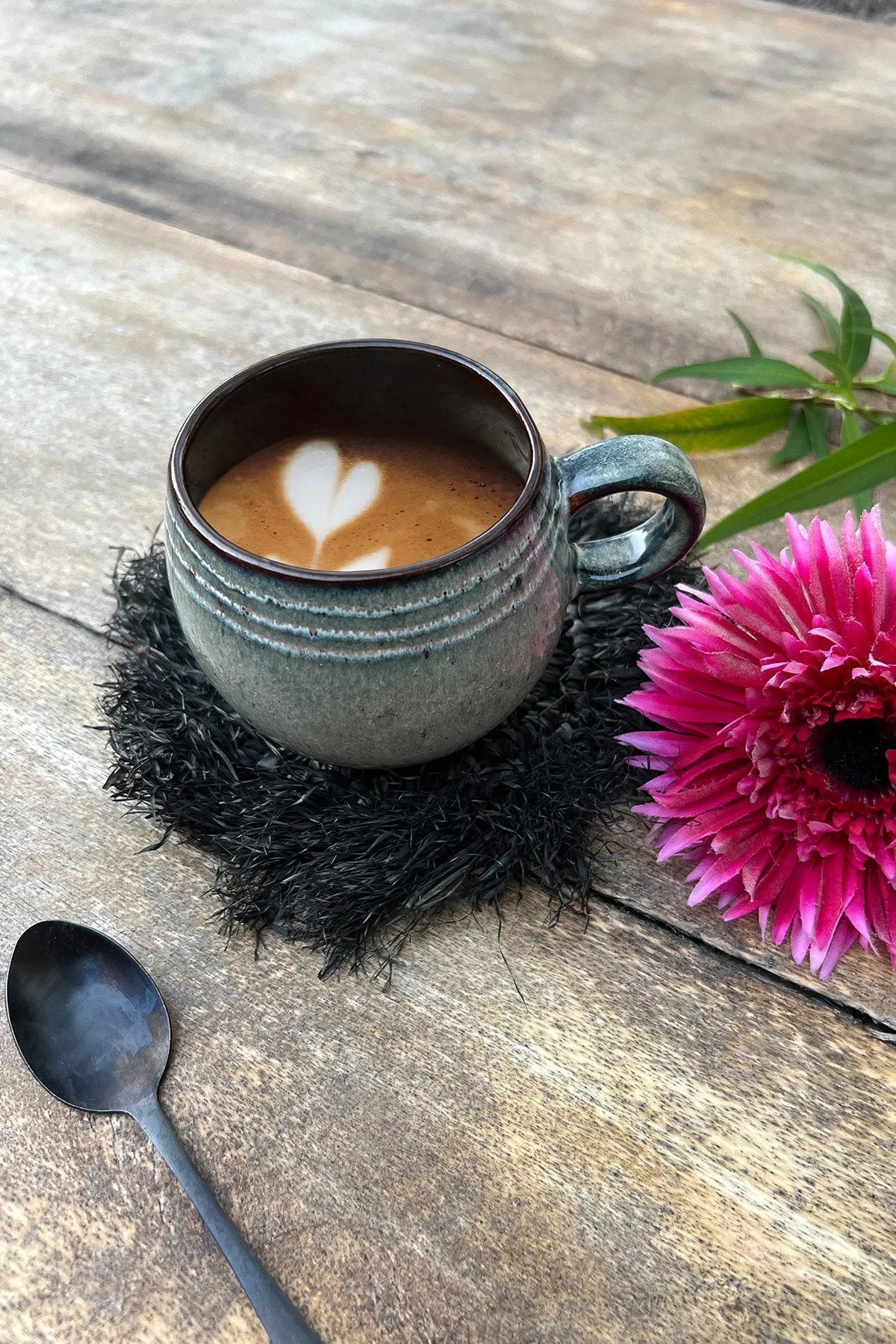 De Fringe Raffia Onderzetter - Zwart — Bazar Bizar, foto 4