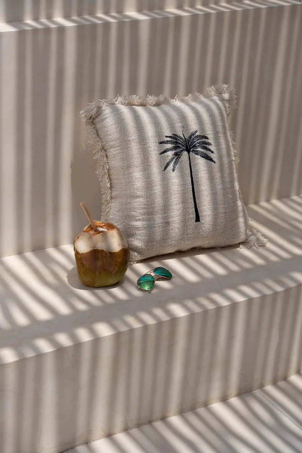 De Gili Palm Kussenhoes - Natuurlijk Zwart — Bazar Bizar, foto 2