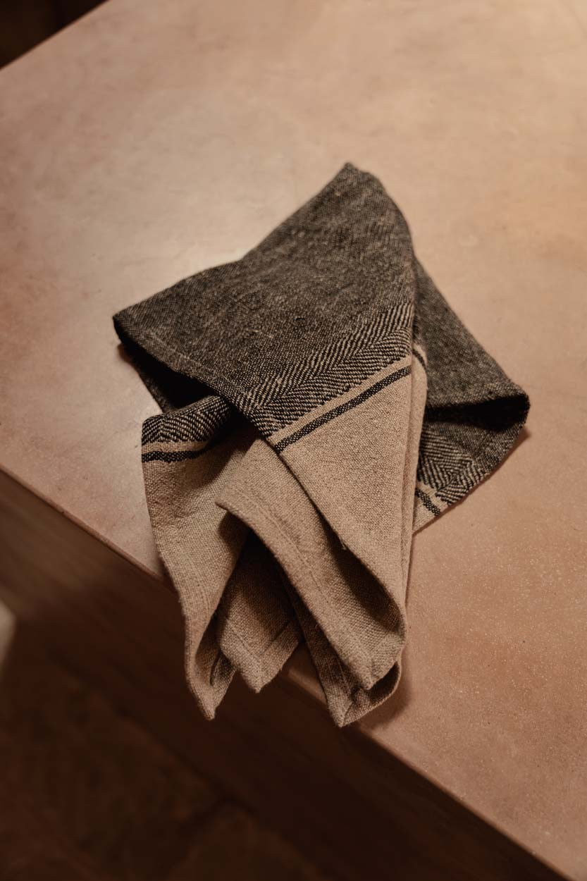 The Linen Dash Keukendoek - Naturel Zwart - 50x70 — Bazar Bizar, foto 2