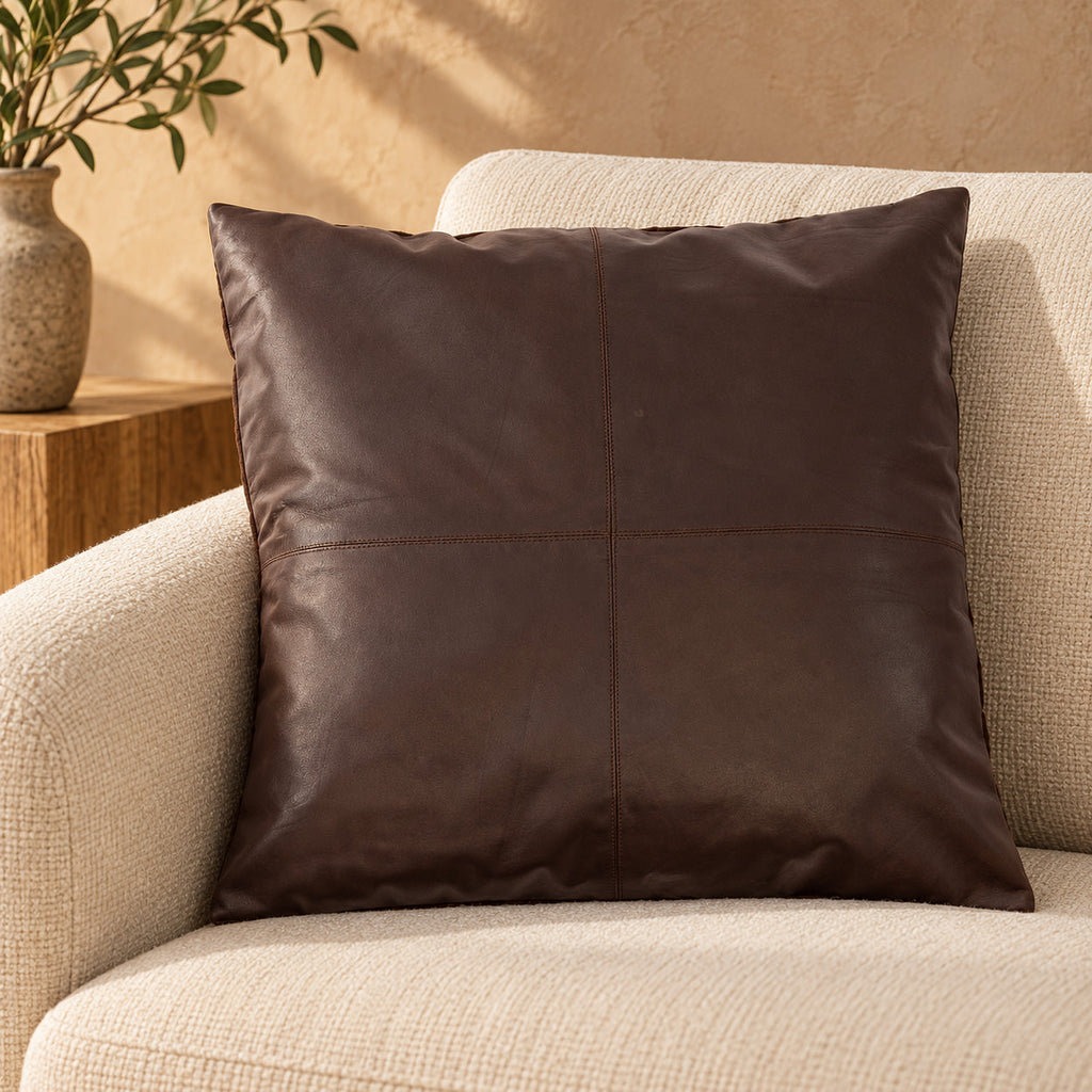 De leren kussenhoes met vier panelen - Choco - 60x60 — Bazar Bizar, foto 2