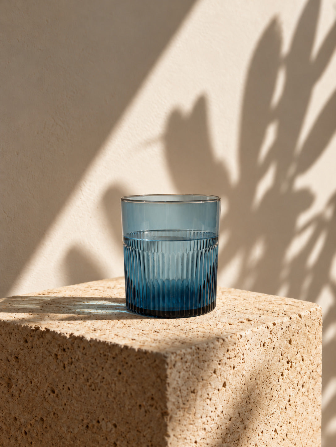 De Azure Rippled Low Tumbler - Blauw — Bazar Bizar, foto 3