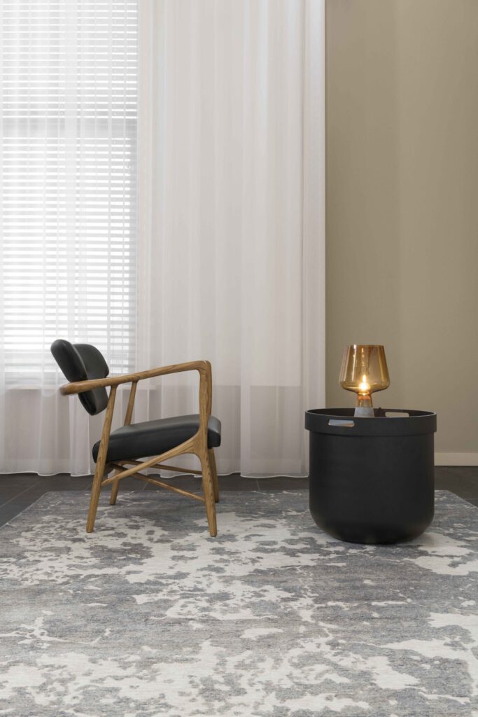 Whipped edge rug Spain – luxury finish for custom rugs